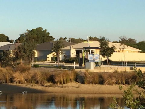Lakeside Views - Accommodation Burleigh 14