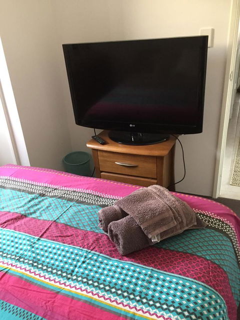 Lakeside Views - Accommodation Burleigh 1