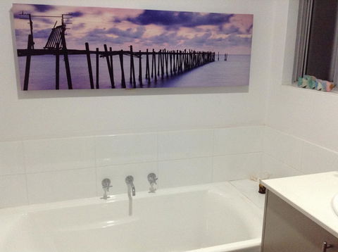 Lakeside Views - Accommodation Burleigh 3