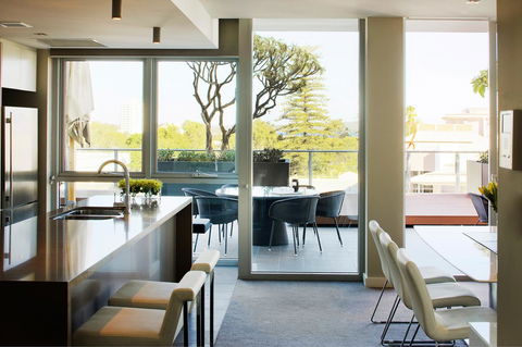 Claremont Quarter Luxury Apartment - Accommodation Burleigh 0