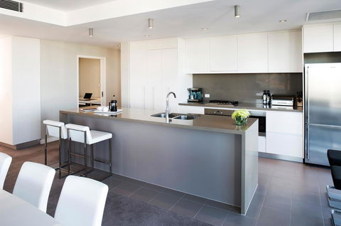 Claremont Quarter Luxury Apartment - Accommodation Burleigh 8
