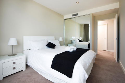 Claremont Quarter Luxury Apartment - Accommodation Burleigh 6