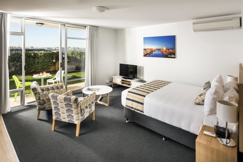 Be. Fremantle - Accommodation Burleigh 5