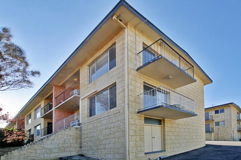 Summer Breeze - Holiday Or Business Apartment - Accommodation Burleigh 0