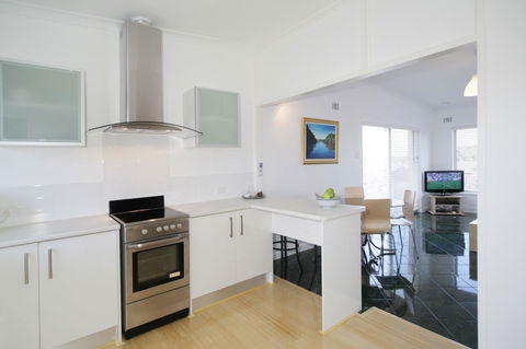 Summer Breeze - Holiday Or Business Apartment - Accommodation Burleigh 5