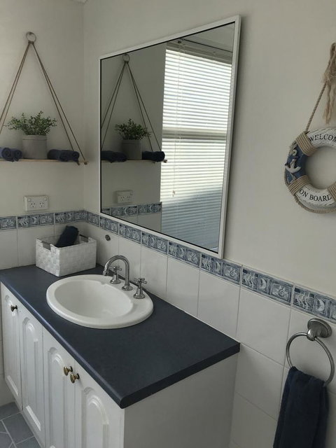 Blue Lake Family Retreat - Accommodation Burleigh 27
