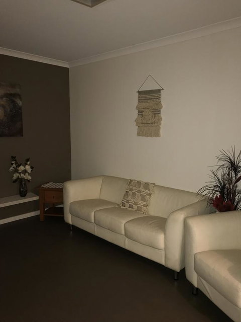 Blue Lake Family Retreat - Accommodation Burleigh 13