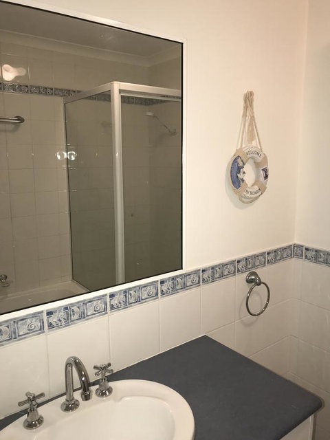 Blue Lake Family Retreat - Accommodation Burleigh 26