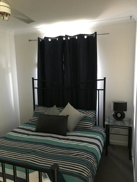 Blue Lake Family Retreat - Accommodation Burleigh 21
