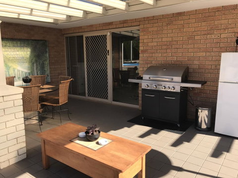 Blue Lake Family Retreat - Accommodation Burleigh 2