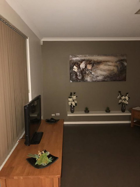 Blue Lake Family Retreat - Accommodation Burleigh 14