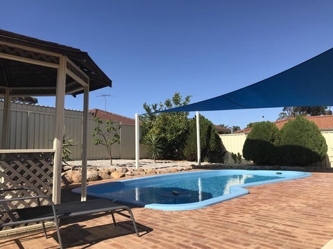 Blue Lake Family Retreat - Accommodation Burleigh 4