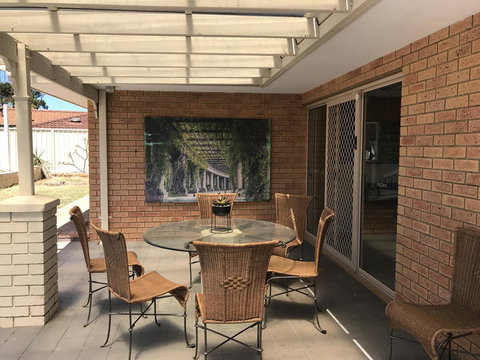 Blue Lake Family Retreat - Accommodation Burleigh 8