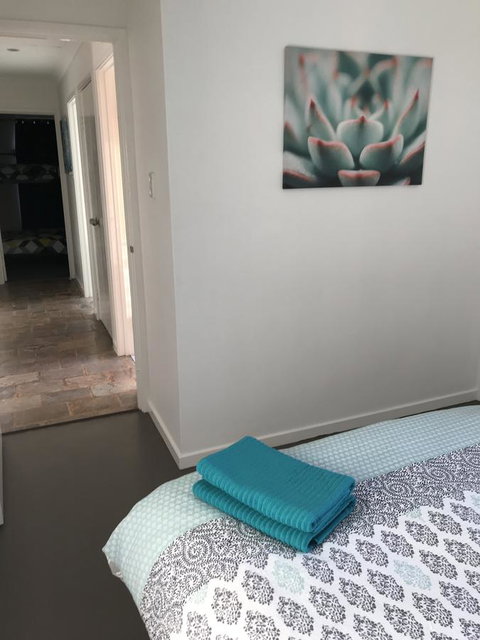 Blue Lake Family Retreat - Accommodation Burleigh 20