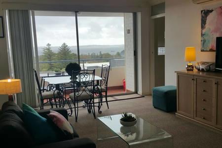 High Tor - Accommodation Burleigh 11