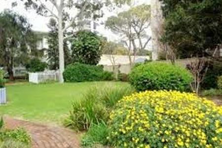 High Tor - Accommodation Burleigh 25