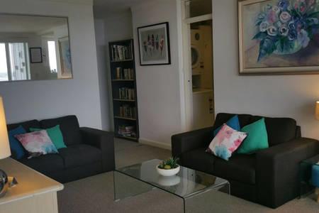 High Tor - Accommodation Burleigh 14