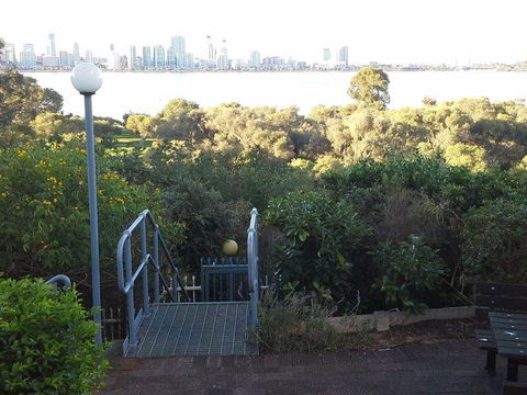 High Tor - Accommodation Burleigh 26