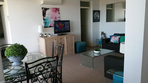 High Tor - Accommodation Burleigh 16