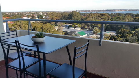 High Tor - Accommodation Burleigh 10