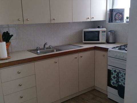 High Tor - Accommodation Burleigh 18