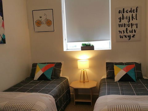 High Tor - Accommodation Burleigh 6