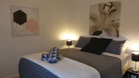 High Tor - Accommodation Burleigh 5