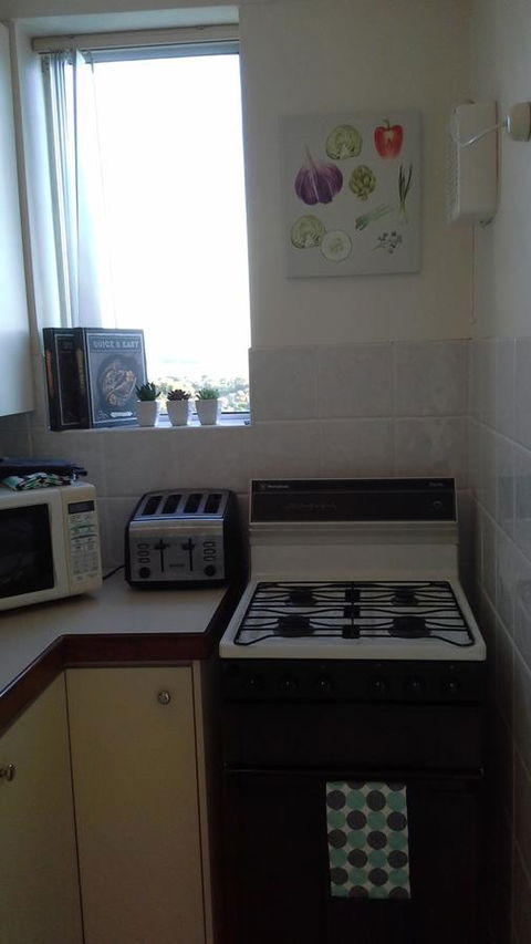 High Tor - Accommodation Burleigh 19