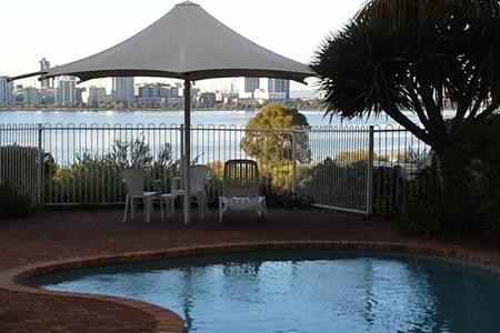High Tor - Accommodation Burleigh 22