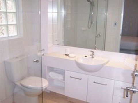 West End District Apartments - Accommodation Burleigh 23