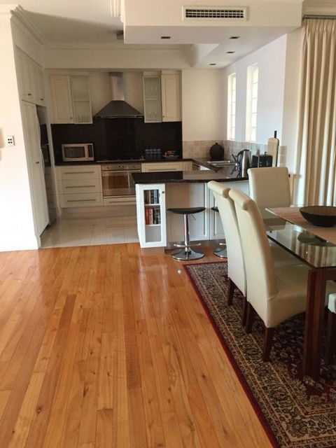 West End District Apartments - Accommodation Burleigh 22