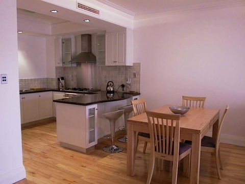 West End District Apartments - Accommodation Burleigh 21