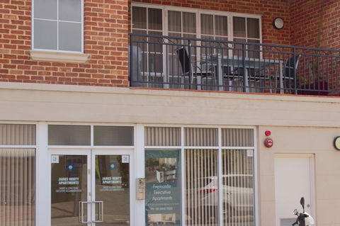 West End District Apartments - Accommodation Burleigh 10