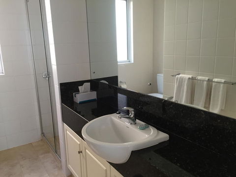 West End District Apartments - Accommodation Burleigh 12
