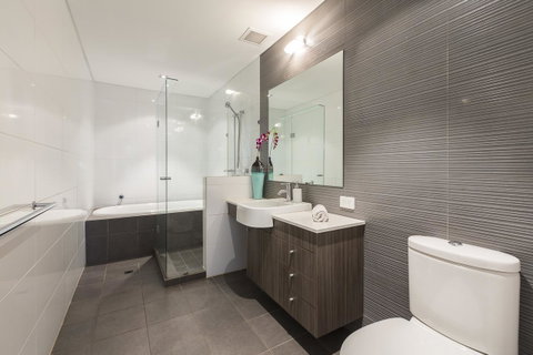 Gallery Serviced Apartments - Accommodation Burleigh 16