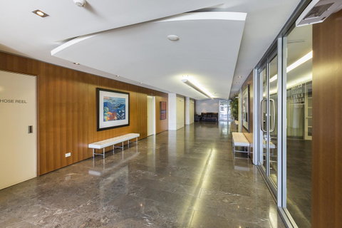 Gallery Serviced Apartments - Accommodation Burleigh 2