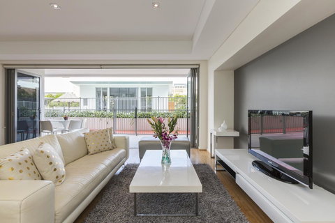 Gallery Serviced Apartments - Accommodation Burleigh 18