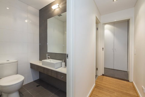 Gallery Serviced Apartments - Accommodation Burleigh 15