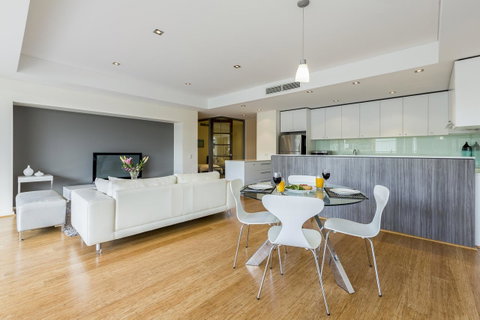 Gallery Serviced Apartments - Accommodation Burleigh 22