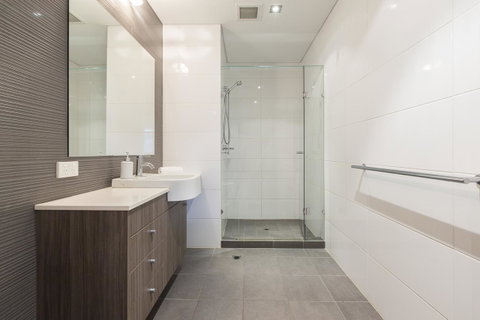 Gallery Serviced Apartments - Accommodation Burleigh 8