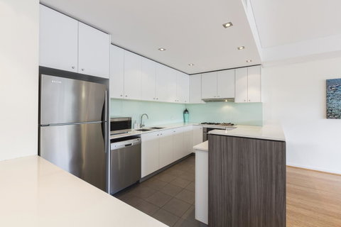Gallery Serviced Apartments - Accommodation Burleigh 7