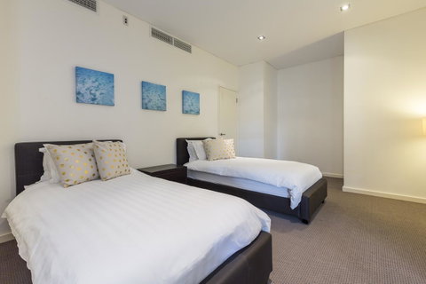 Gallery Serviced Apartments - Accommodation Burleigh 13