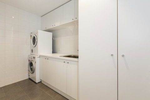 Gallery Serviced Apartments - Accommodation Burleigh 21