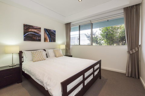 Gallery Serviced Apartments - Accommodation Burleigh 14