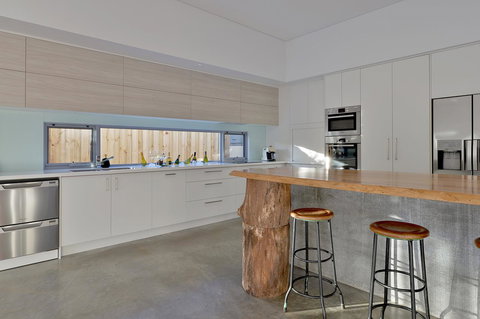 Sandpiper Retreat - Accommodation Burleigh 9