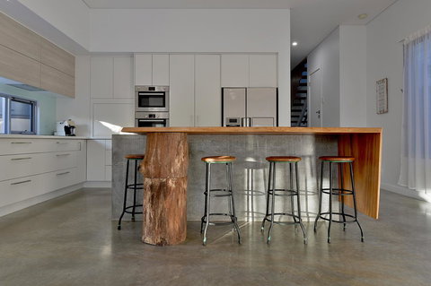 Sandpiper Retreat - Accommodation Burleigh 14