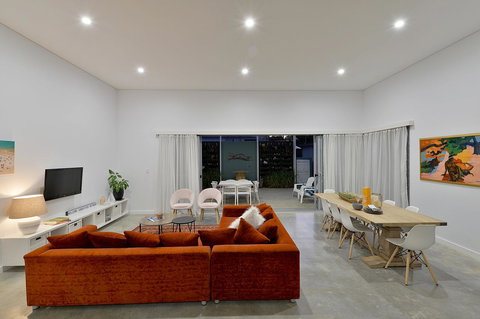 Sandpiper Retreat - Accommodation Burleigh 16