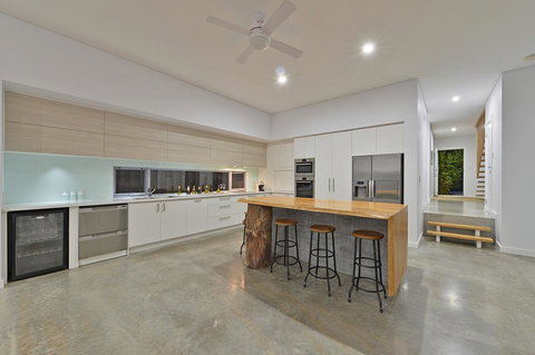 Sandpiper Retreat - Accommodation Burleigh 5