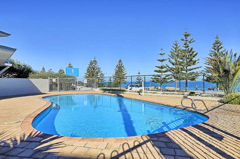 Beachfront @ Scarbs - Accommodation Burleigh 12