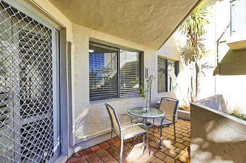 Beachfront @ Scarbs - Accommodation Burleigh 11